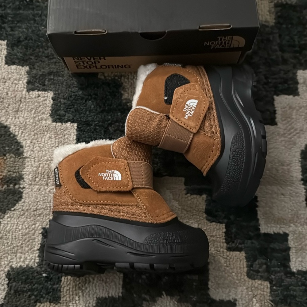 North face toddler boots size 5